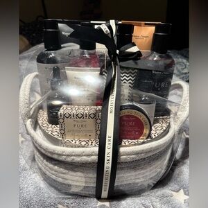 Winter In Venice Luxury Winter Escape Gift Basket